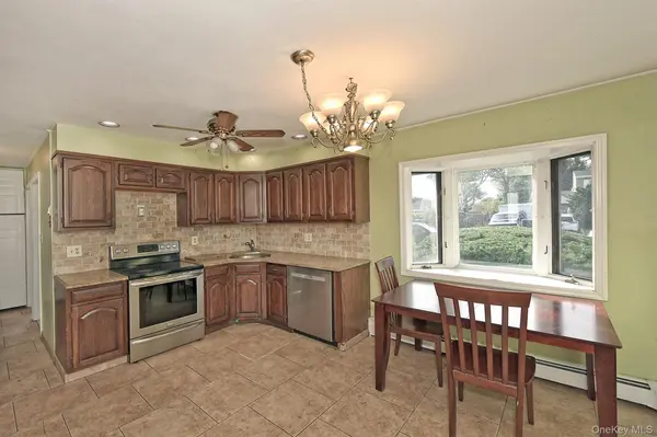 139 Horn LN, Levittown, NY 11756