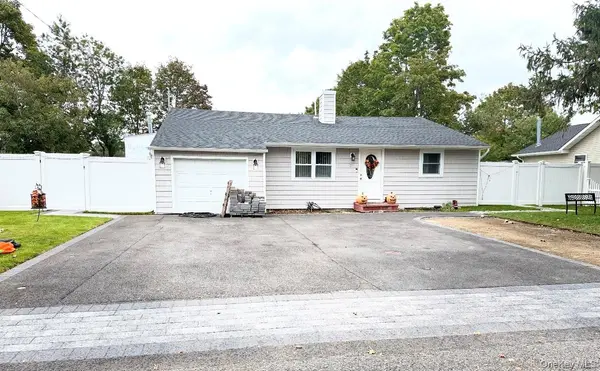 21 Marie LN, Central Islip, NY 11722