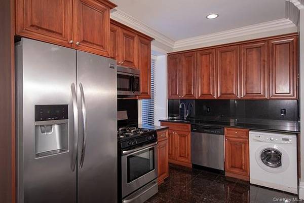 97 Cedarhurst AVE #2Q, Cedarhurst, NY 11516
