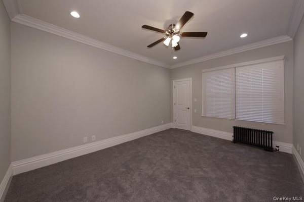 25 Trinity PL #5B, Hewlett, NY 11557