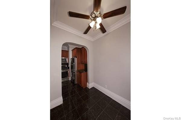 25 Trinity PL #5B, Hewlett, NY 11557