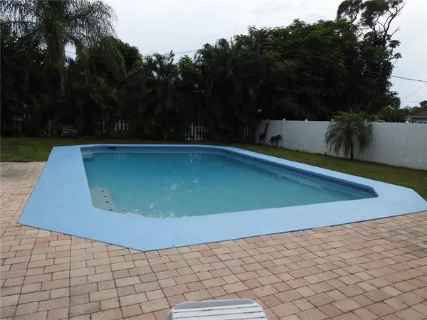 7611 SENRAB DR, Bradenton, FL 34209