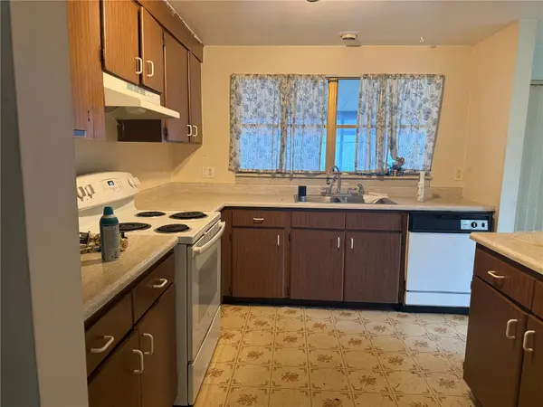 6810 EDEN LN, Tampa, FL 33634
