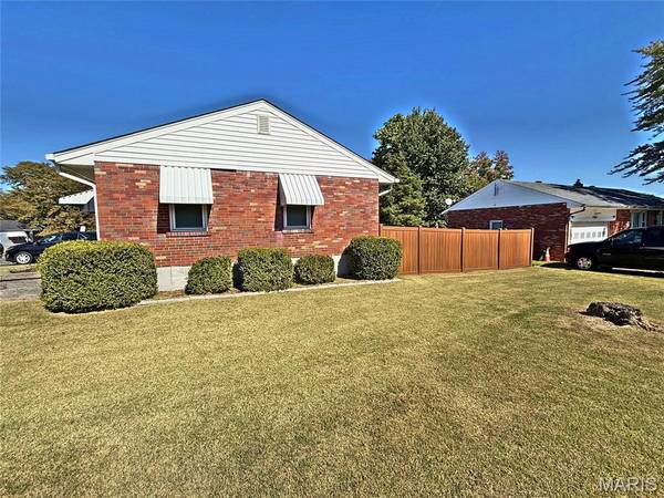 8704 Agate CT, St Louis, MO 63136
