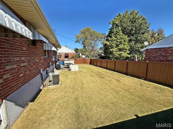 8704 Agate CT, St Louis, MO 63136