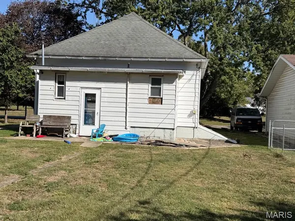 504 Sanford AVE, Nokomis, IL 62075
