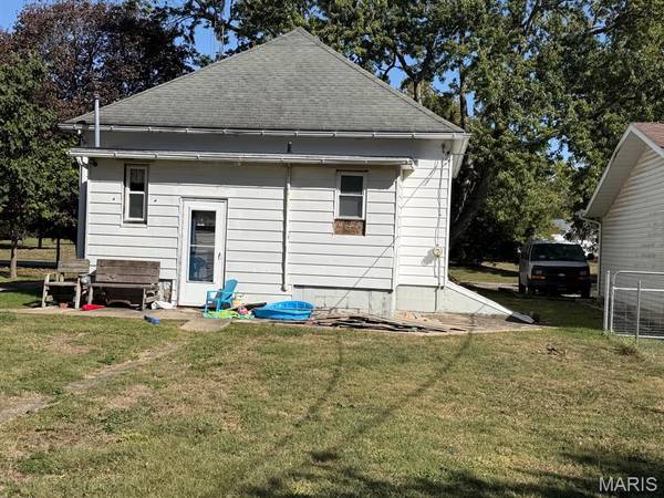 504 Sanford AVE, Nokomis, IL 62075