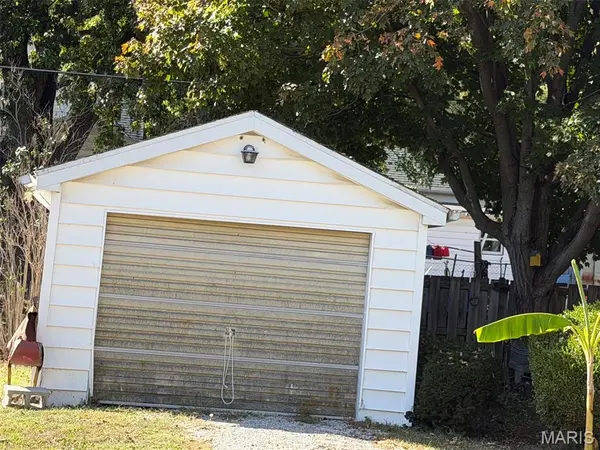 504 Sanford AVE, Nokomis, IL 62075