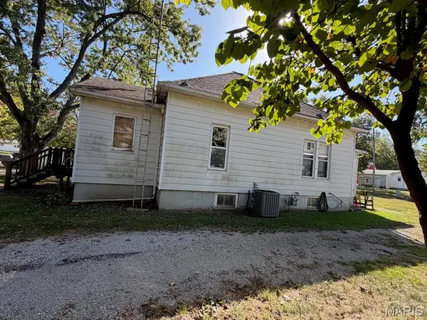 504 Sanford AVE, Nokomis, IL 62075