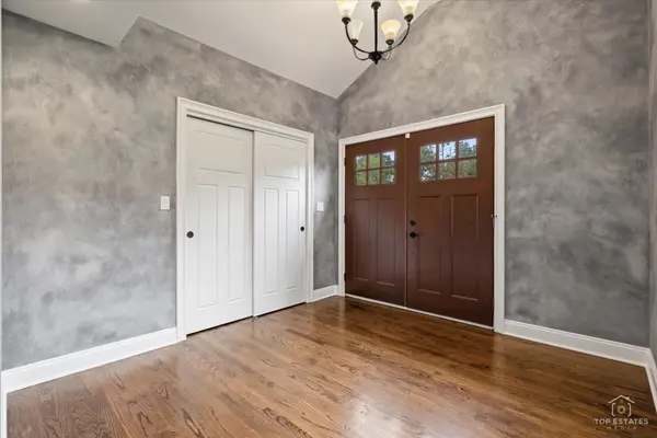 19 Big Oak LN, Riverwoods, IL 60015