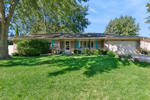 16203 S Serenity DR, Plainfield, IL 60586