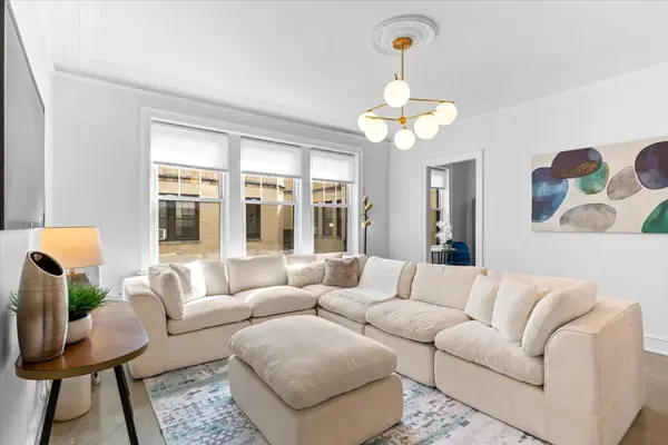 3606 N Pine Grove AVE #4J, Chicago, IL 60613