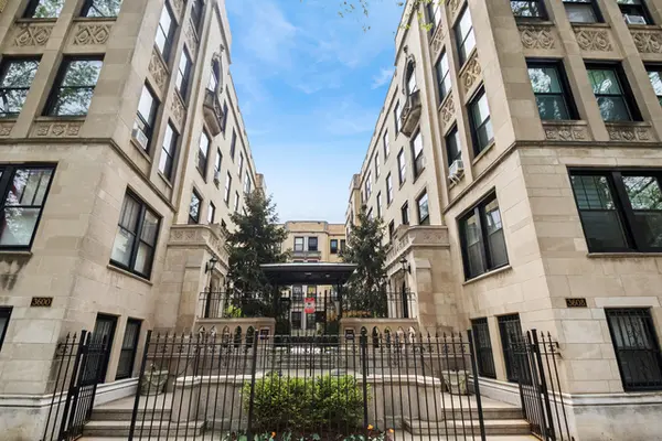 3606 N Pine Grove AVE #4J, Chicago, IL 60613