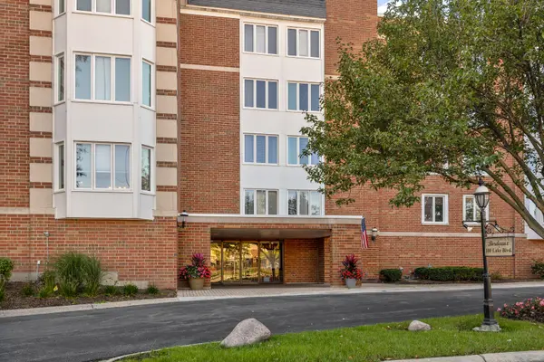 50 Lake BLVD #667, Buffalo Grove, IL 60089