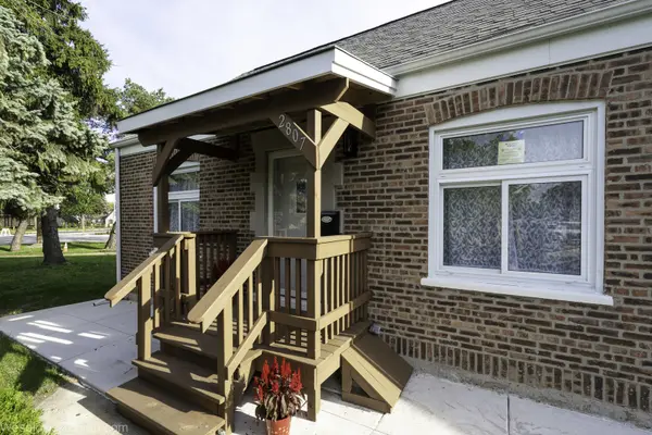2807 Elder LN, Franklin Park, IL 60131