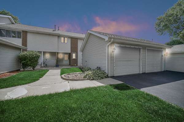 5S027 Pebble Beach CT, Naperville, IL 60563