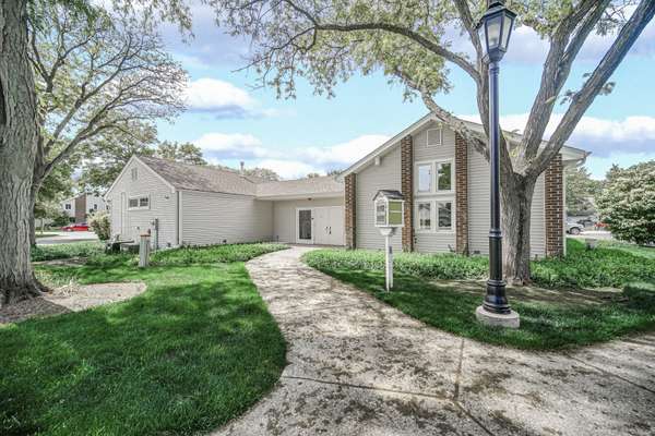 5S027 Pebble Beach CT, Naperville, IL 60563