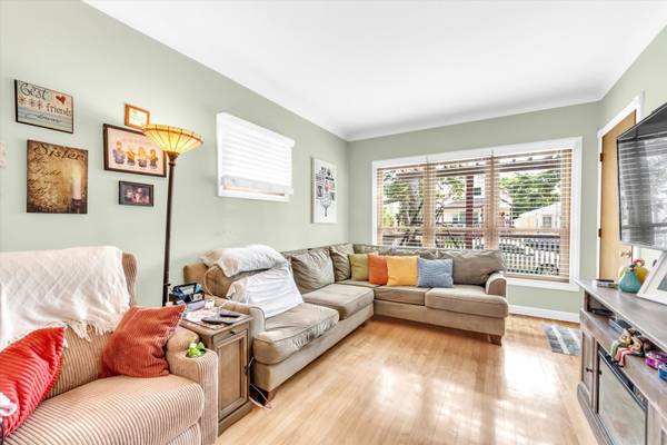 5134 W Ainslie ST, Chicago, IL 60630