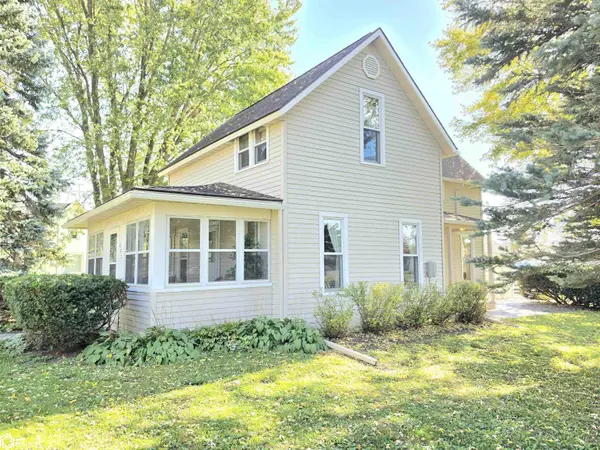602 E Main St, Rockwell, IA 50469