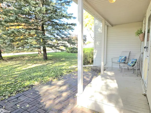 602 E Main St, Rockwell, IA 50469