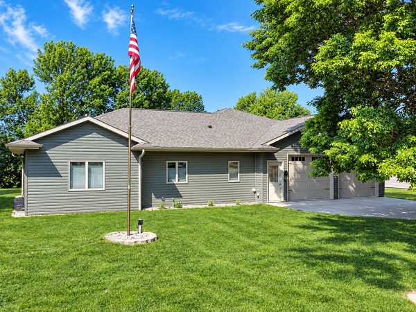 431 Elizabeth AVE, Lake Wilson, MN 56151