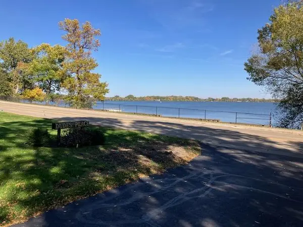 1201 Clear Lake DR, Waseca, MN 56093