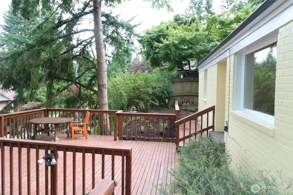 9233 17th AVE NE, Seattle, WA 98115