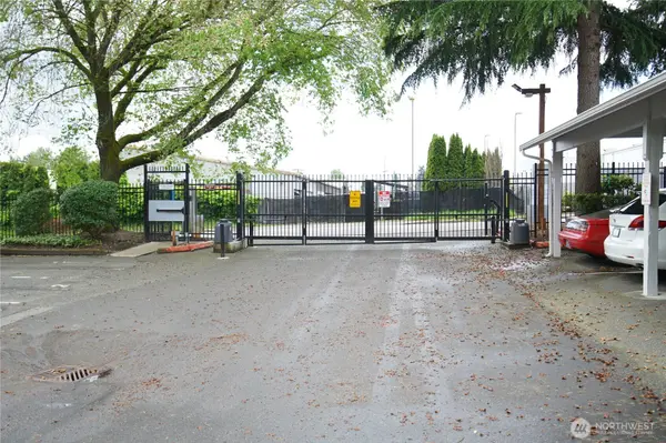 215 SW 100th ST #B-102, Everett, WA 98201
