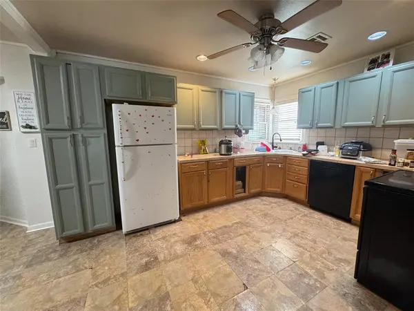 409 W Cottonwood AVE, Enid, OK 73701
