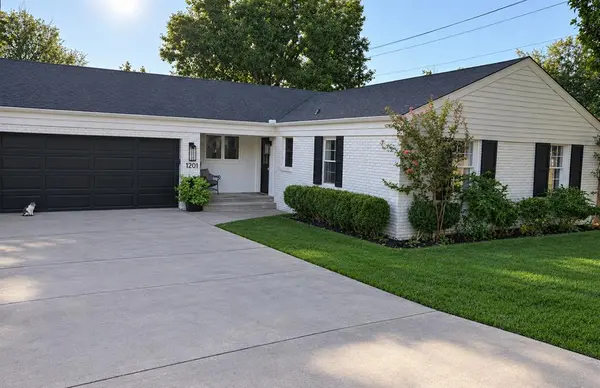 1201 Glenbrook TER, Nichols Hills, OK 73116