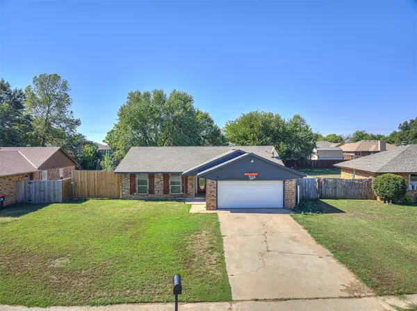 451 Crooked Oak DR, Harrah, OK 73045