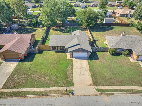 451 Crooked Oak DR, Harrah, OK 73045