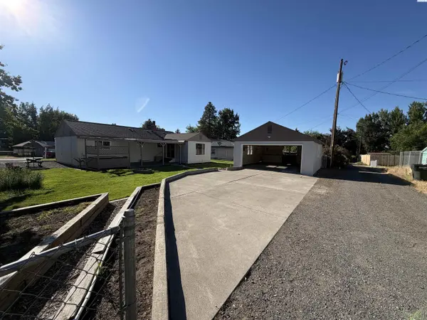 1044 Sadie ST, Prosser, WA 99350
