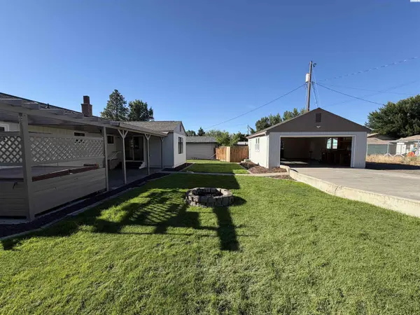 1044 Sadie ST, Prosser, WA 99350