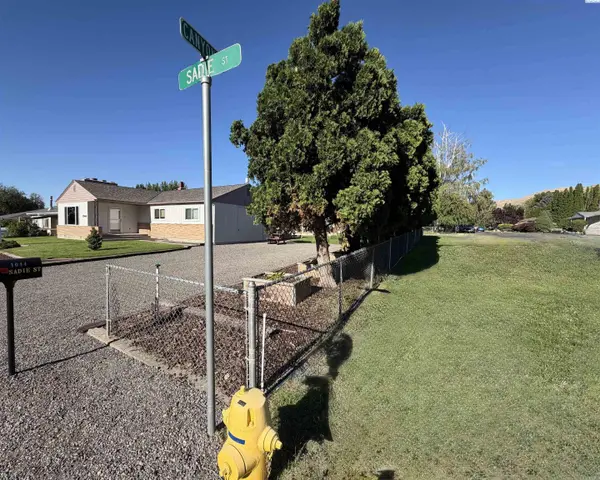 1044 Sadie ST, Prosser, WA 99350