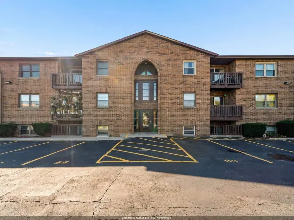 1161 GILLINGHAM RD #B-1, Neenah, WI 54956