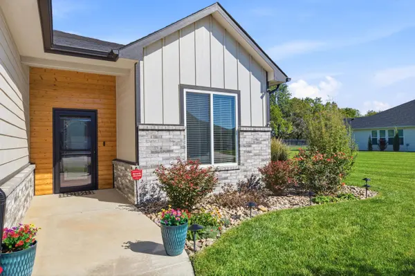 1770 N Forestview Ct, Wichita, KS 67235