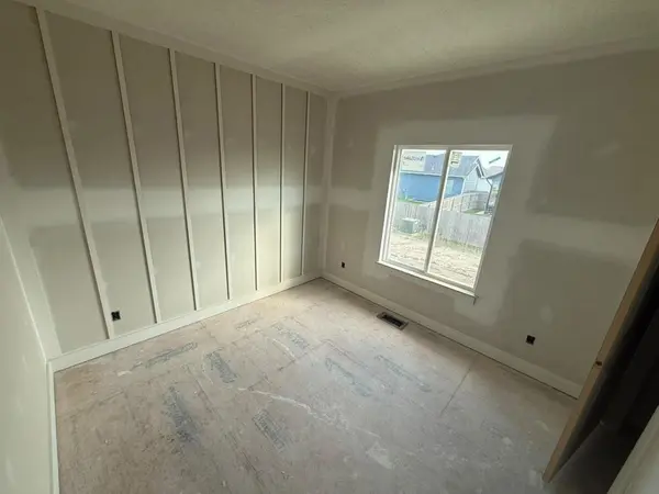 5049 N Toben Ct, Bel Aire, KS 67226-1341