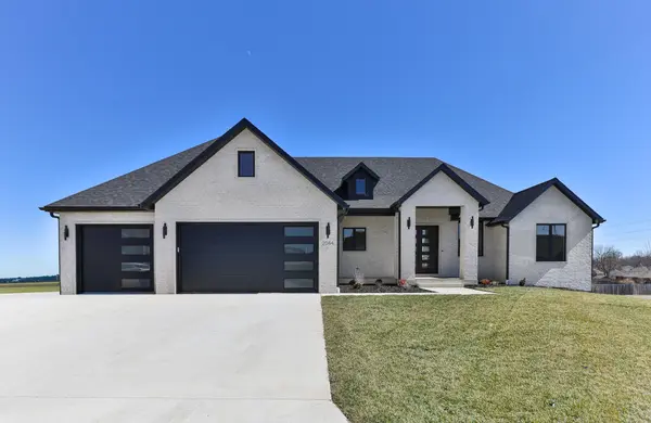 2044 N Unbridled CT, Springfield, MO 65802