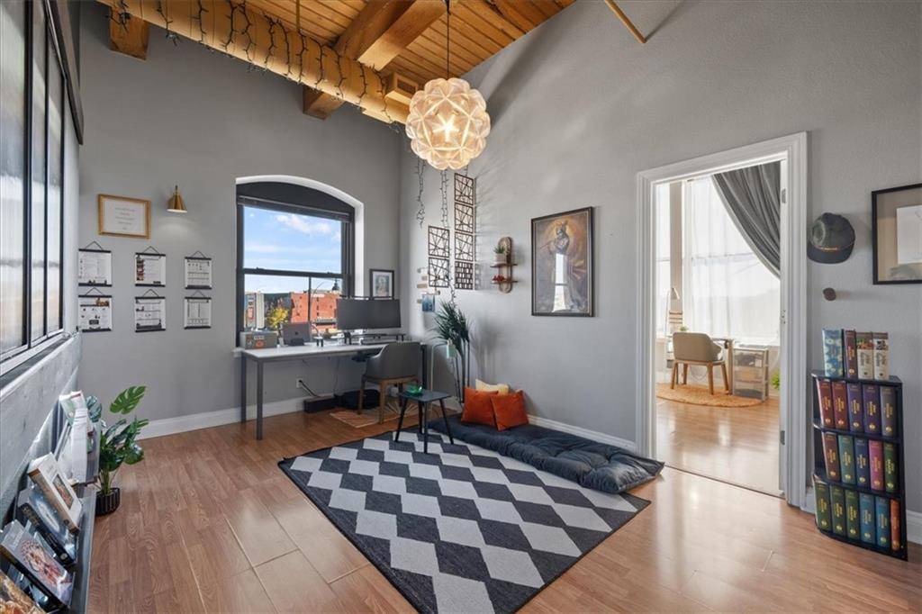 609 Central ST #1208, Kansas City, MO 64105