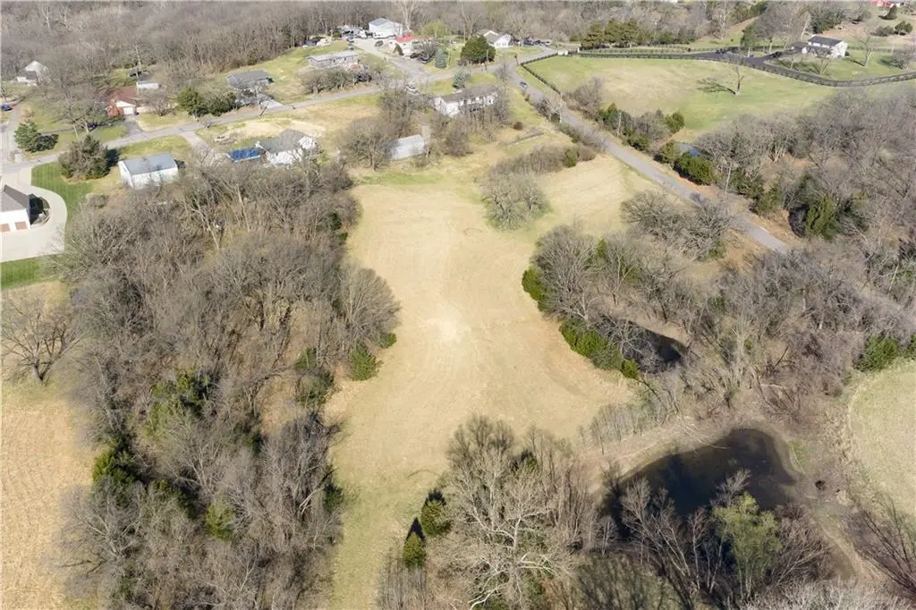 Swartz RD, Edwardsville, KS 66111
