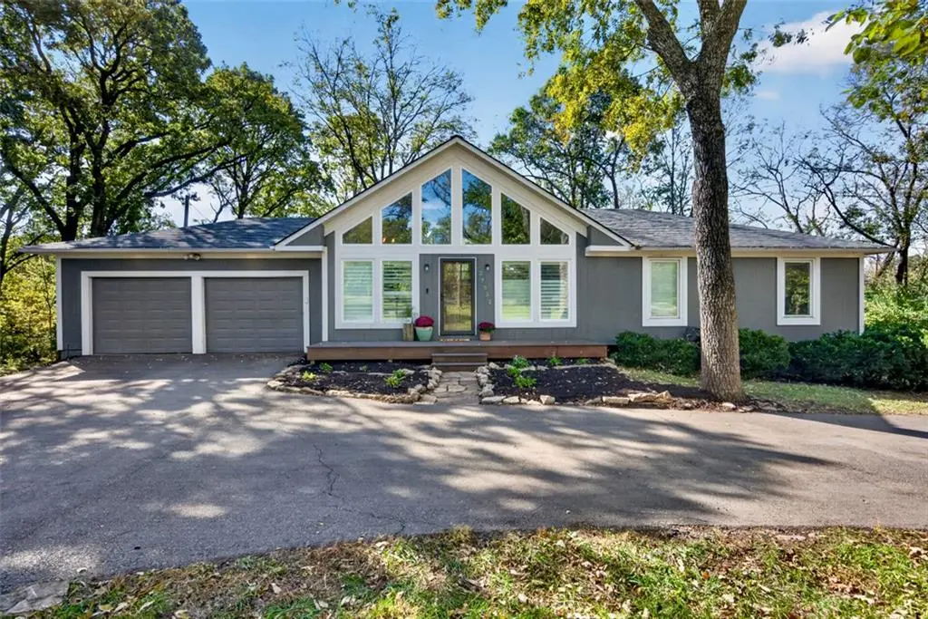 27351 W 87th ST, Lenexa, KS 66227