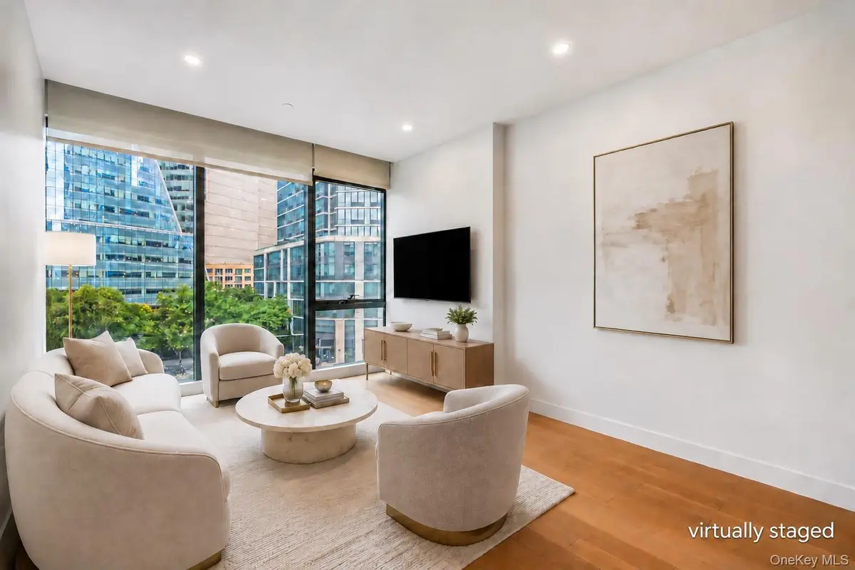 4507 Court SQ #4B, Long Island City, NY 11101