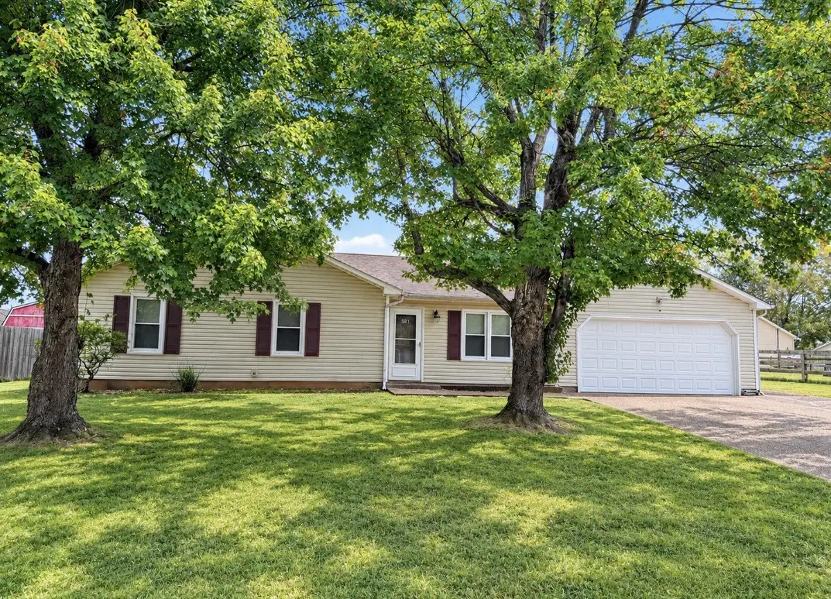 581 Foxfield Rd, Hopkinsville, KY 42240