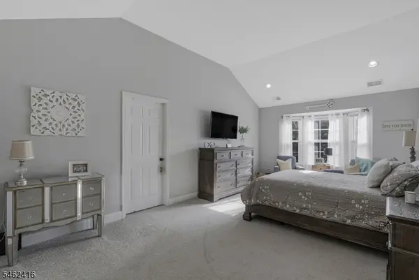 2 Saunders Ln, Mount Olive Twp., NJ 07840