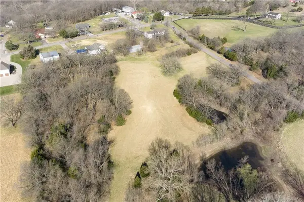 Swartz RD, Edwardsville, KS 66111