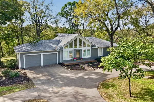 27351 W 87th ST, Lenexa, KS 66227