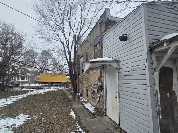 9217 S Perry AVE, Chicago, IL 60628