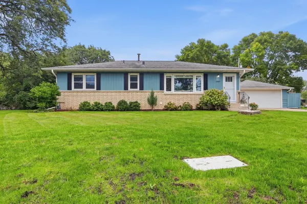 2029 Opal PL, Eagan, MN 55122