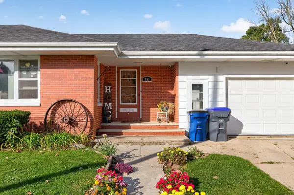 235 S MILL ST, Hortonville, WI 54944